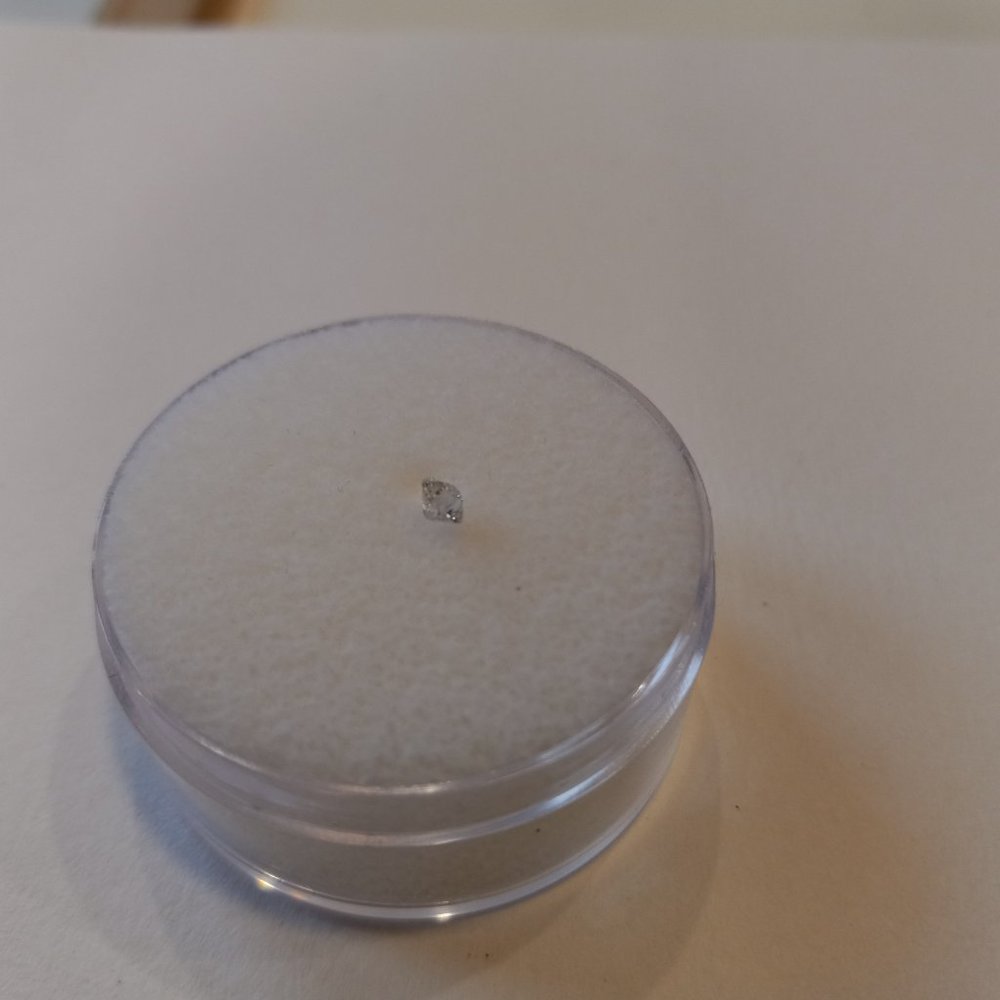 Small 0.35ct diamond - Picture 3 of 3